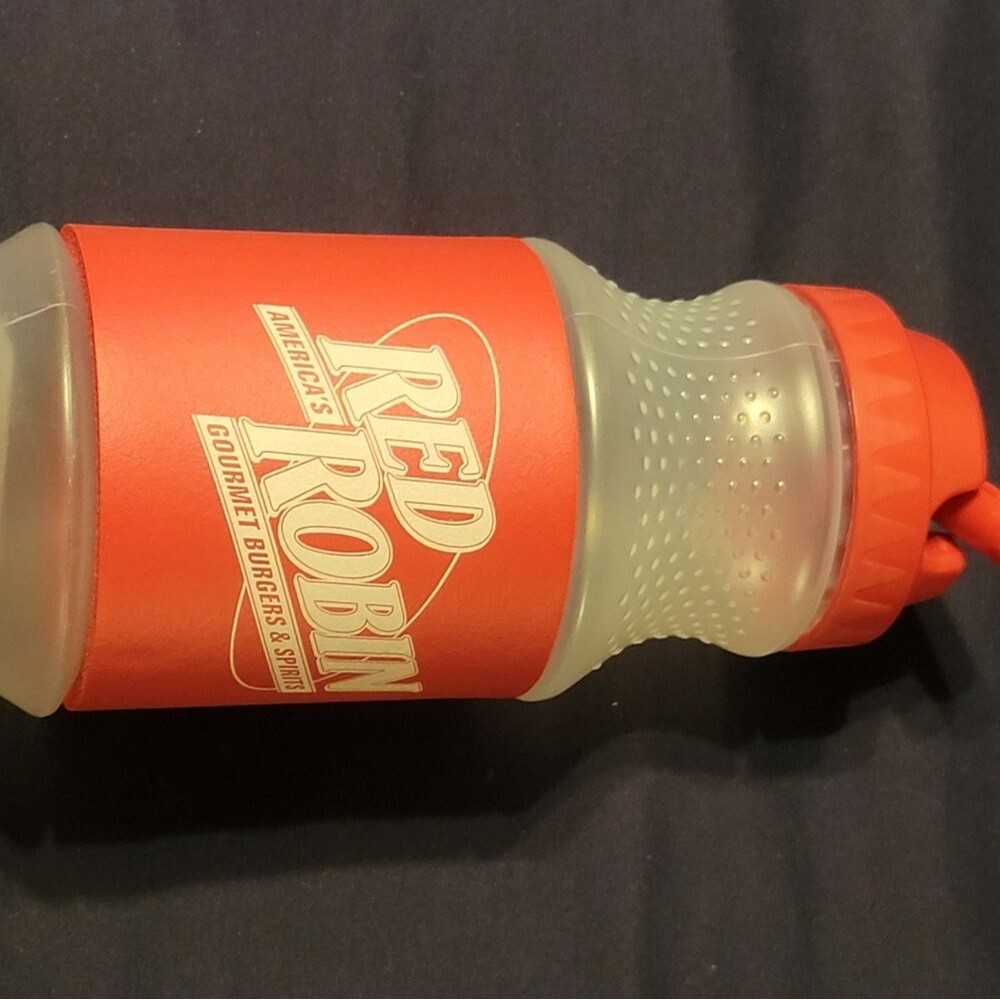 RARE 16 OZ RED ROBIN WATER BOTTLE